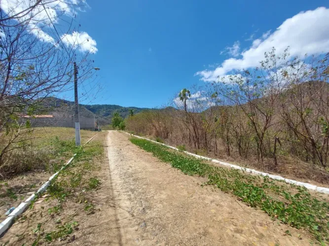 Terreno de 40 ha em Guaiúba-Sede com 2 Frentes : Urbana e no Pé da Serra da Aratanha com