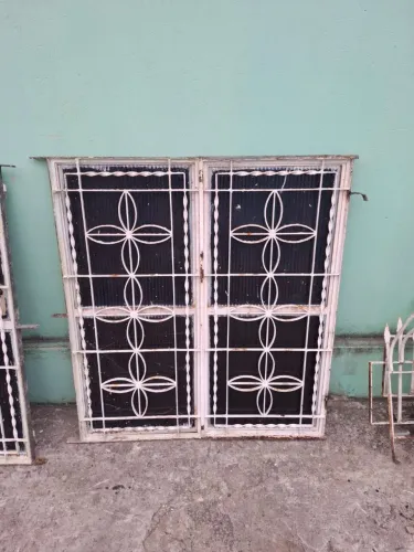 Janela de ferro no tamanho de um por um valo da unidade $320 só ligar *71 ou zap