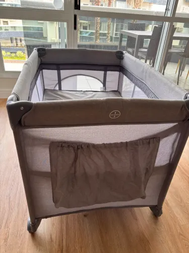 Berço portátil Máxi Baby com colchão 