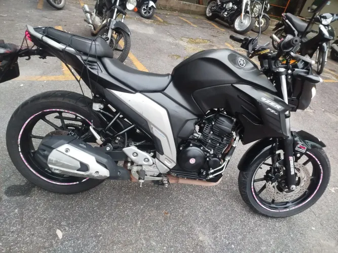 Fazer 250 preta