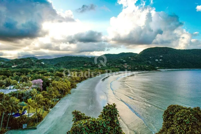 Terreno à beira-mar