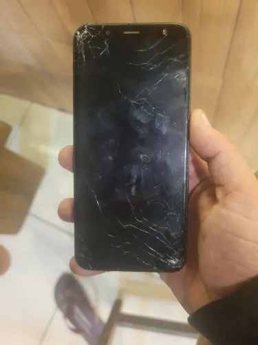 Celular J6