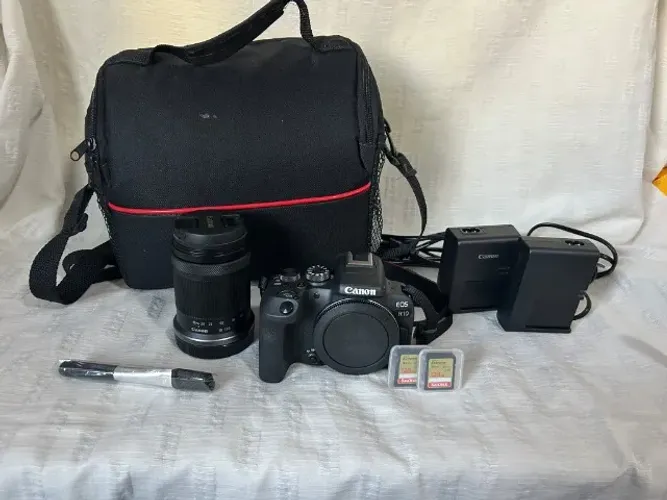 Kit Camera Canon R10 + Lente 18-150mm - 2 Cartão de memoria + 2 baterias + Case