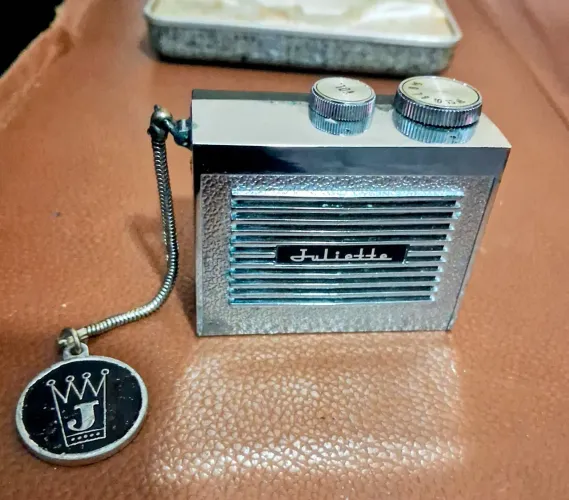 Rádio antigo Super Micro Juliette