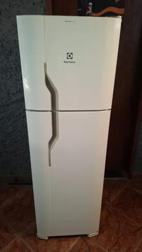 Geladeira electrolux dfn35A 262lt frosfree