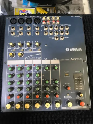 Mesa de som Yamaha MG102C de 10 canais
