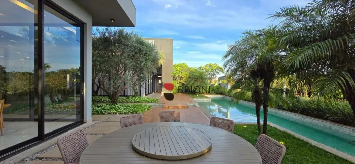 Casa sobrado alto padrão com 800m², 4 quartos/suítes à venda no Residencial Fazenda Santa