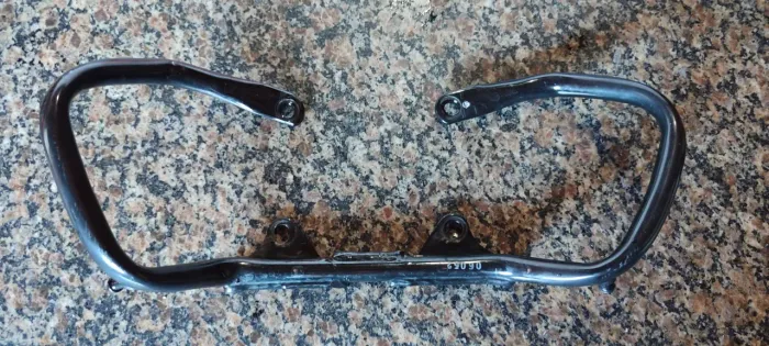 Alça Traseira Fan 160 2024 Original Honda - Empenada Leve Esquerda - Recuperável