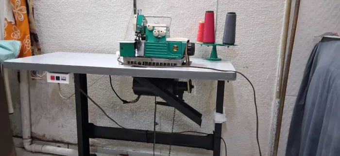 Máquina de costura overloque industrial