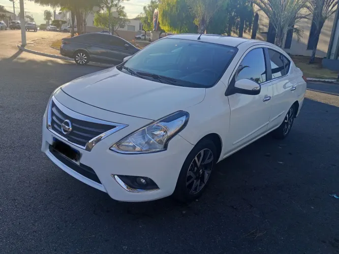 Nissan Versa Unique 1.6 16V Flexstart 4P Aut. 2017