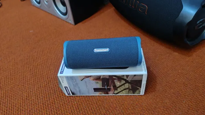 Caixa mini boombox sem uso oportunidade.