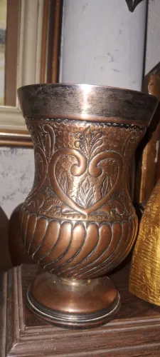 Taça antiga em metal acobreado