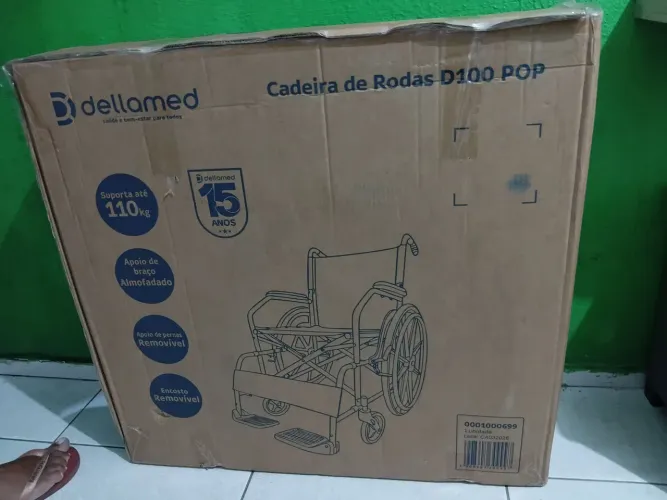 Vendo cadeira de rodas nova