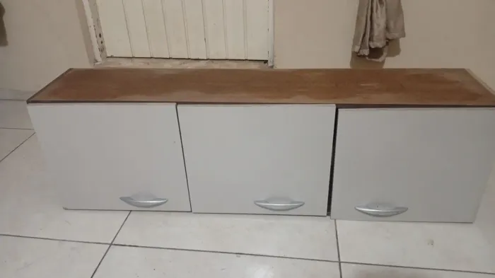 ARMARIO DE PAREDE 3 PORTAS POUCO USADO!