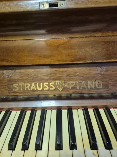 Piano muito antigo