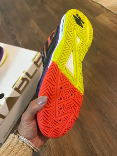 Vendo chuteira semi nova