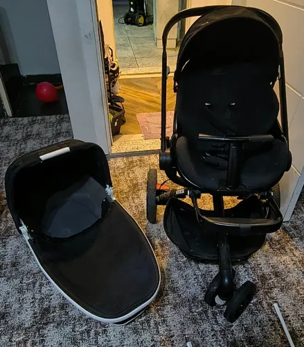 Carrinho de bebê importado quinny
