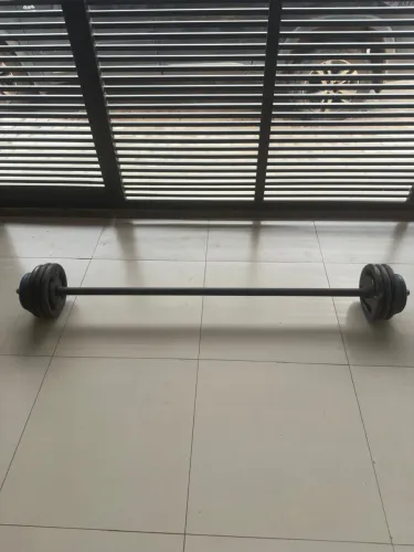 Barra com rosca  1,60m e 40kg de anilhas 