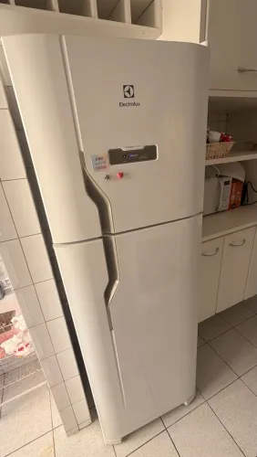 Geladeira seminova excelente 