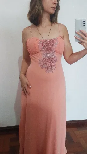 Vestido rosa M(veste G) longo com detalhe em bordado no peito,p/ eventos,formaturas e casa