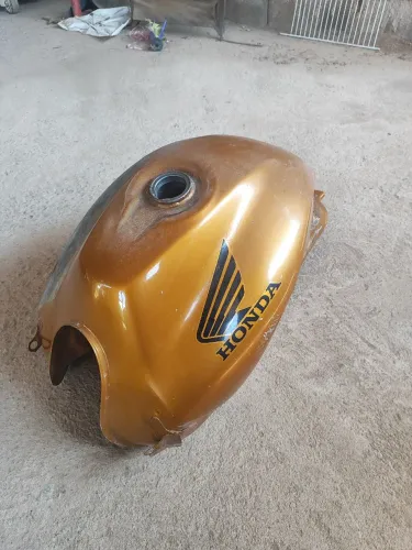 Tanque de combustível cb300r com avarias 