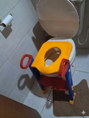 Redutor vaso infantil com escada
