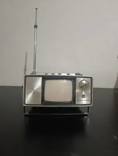 TV Nivico + Vision antiguidade portátil