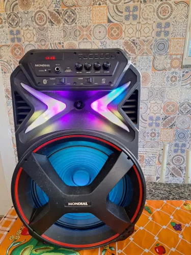 VENDO EXCELENTE CAIXA DE SOM MONDIAL CM - 400 / 400 W DE POTÊNCIA.