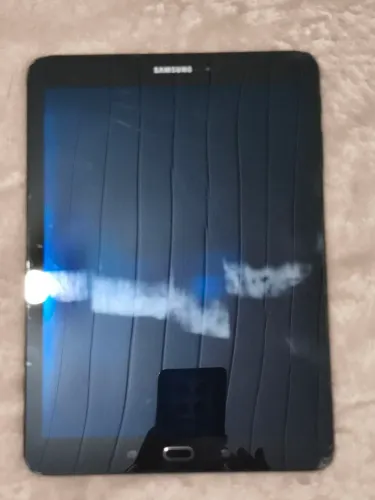 vendo tablet Samsung S3 funcionando perfeitamente, porém tem trincados na tela.