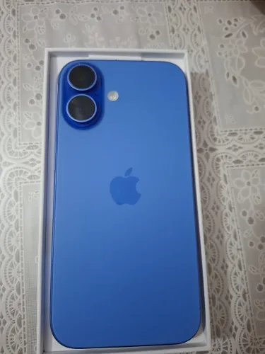 Vendo iPhone 16 azul 128gb impecável