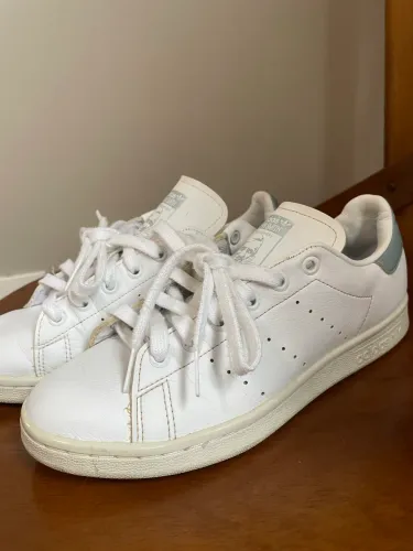 Tênis Adidas Stan Smith 34 branco com azul claro