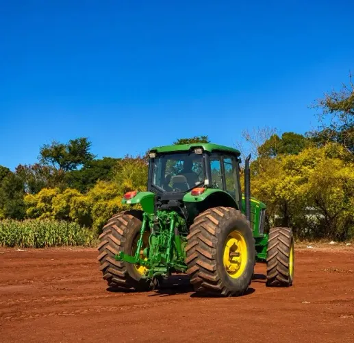 Vende-se  John Deere 6180J 4X4 GABINADO 2011 