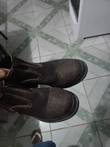Para vender bota nova