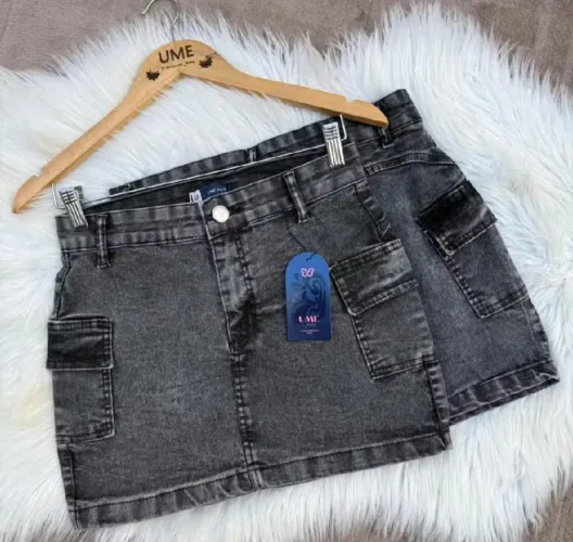 Saia jeans curta com bolso
