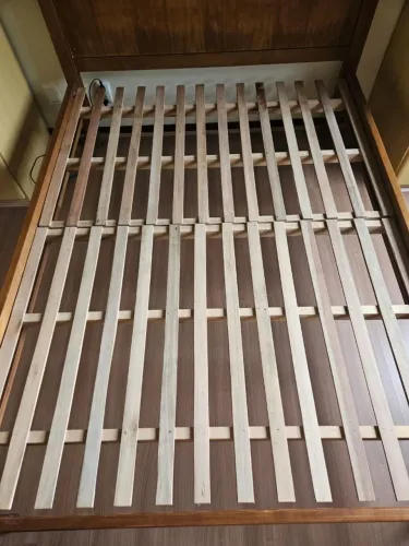 Cama de casal de madeira da Gis móveis