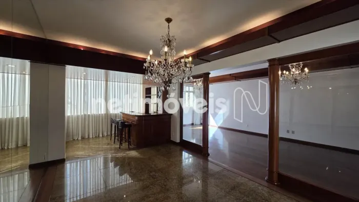 Apartamento de 286m²; com 04 Quartos (sendo 02 Suítes) em um dos melhores localidade de Lo