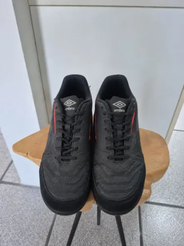 Chuteira Society Umbro + Caneleira e Meião
