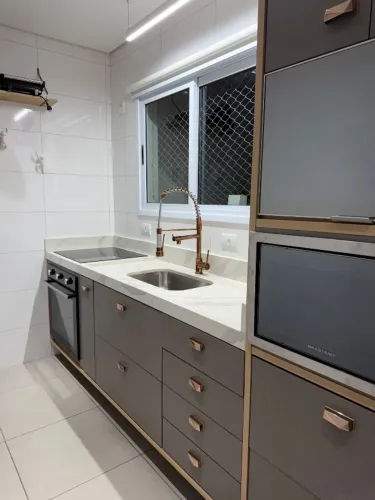 Cozinha planejada mdf usada com pia quartzo