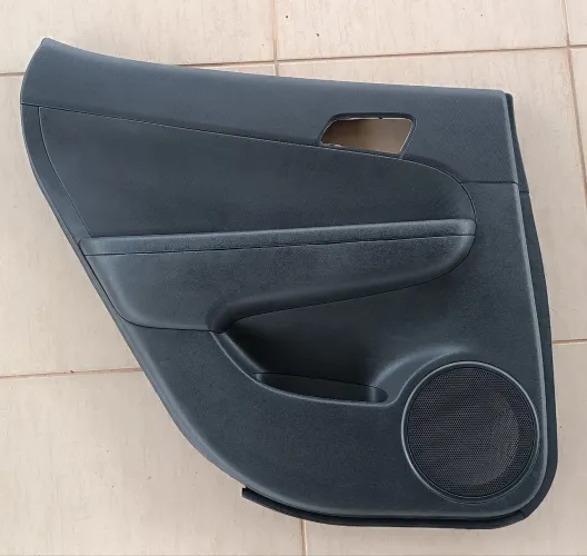 Forro de porta traseiro esquerdo Hyundai i30 2012