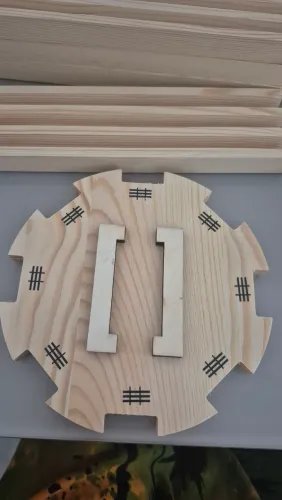 Conjunto de Bases para Dominó Mexicano 9 peças, em madeira de pinho.