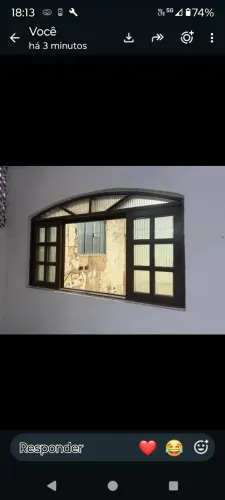 Janelas e portas de madeira pura