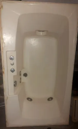 Vende se uma banheiro hidromassagem 