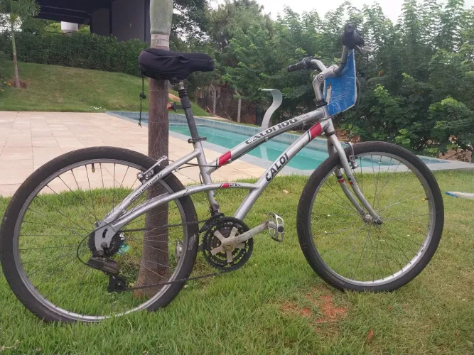 Vende-se bicicleta Caloi 100, aro 26, 21 marchas em excelente estado