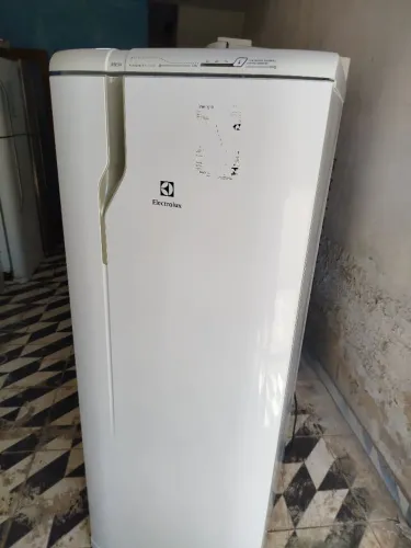 Geladeira Electrolux frost free semi-nova com garantia