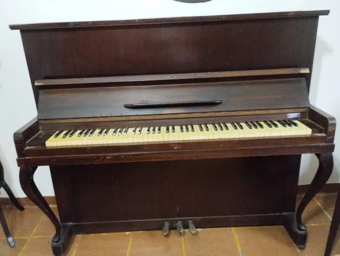 Vendo piano antigo