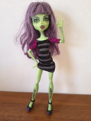 Boneca Monster High para customização (Usada)