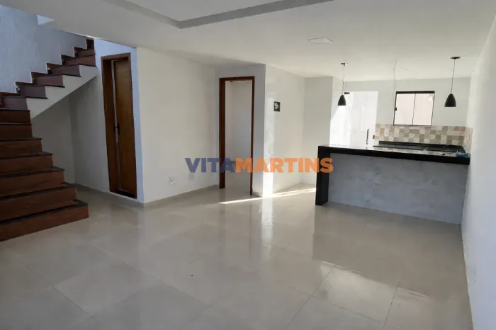 Casa duplex independente com 3 quartos (sendo 2 suites) e piscina na Vila do Peró em Cabo 