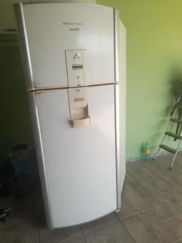 Geladeira Brastemp com defeito tá sem gás 400 reais pra consertar tratarno *