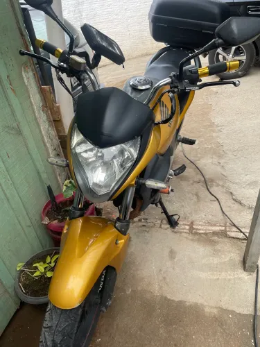 CB 300 com doc para pagar.