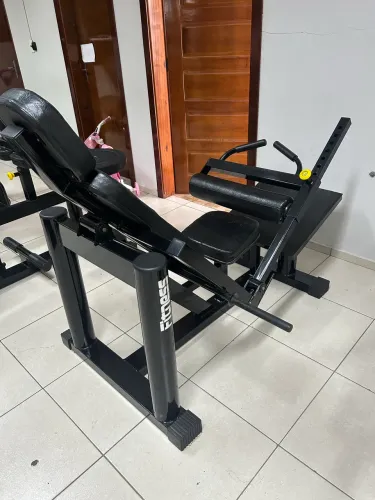MÁQUINA ELEVAÇÃO PÉLVICA